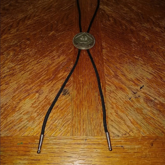 BOY SCOUTS OF AMERICA Cub Scout Vintage Bolo Tie Pewter Wolf Black Cord. - Picture 1 of 4